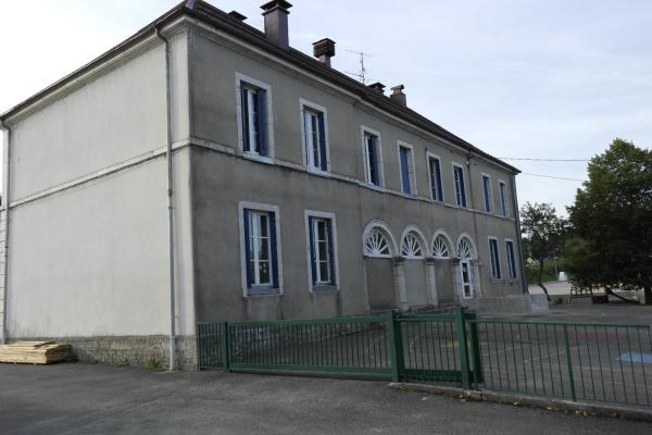 Bâtiment vue arrière éloignée